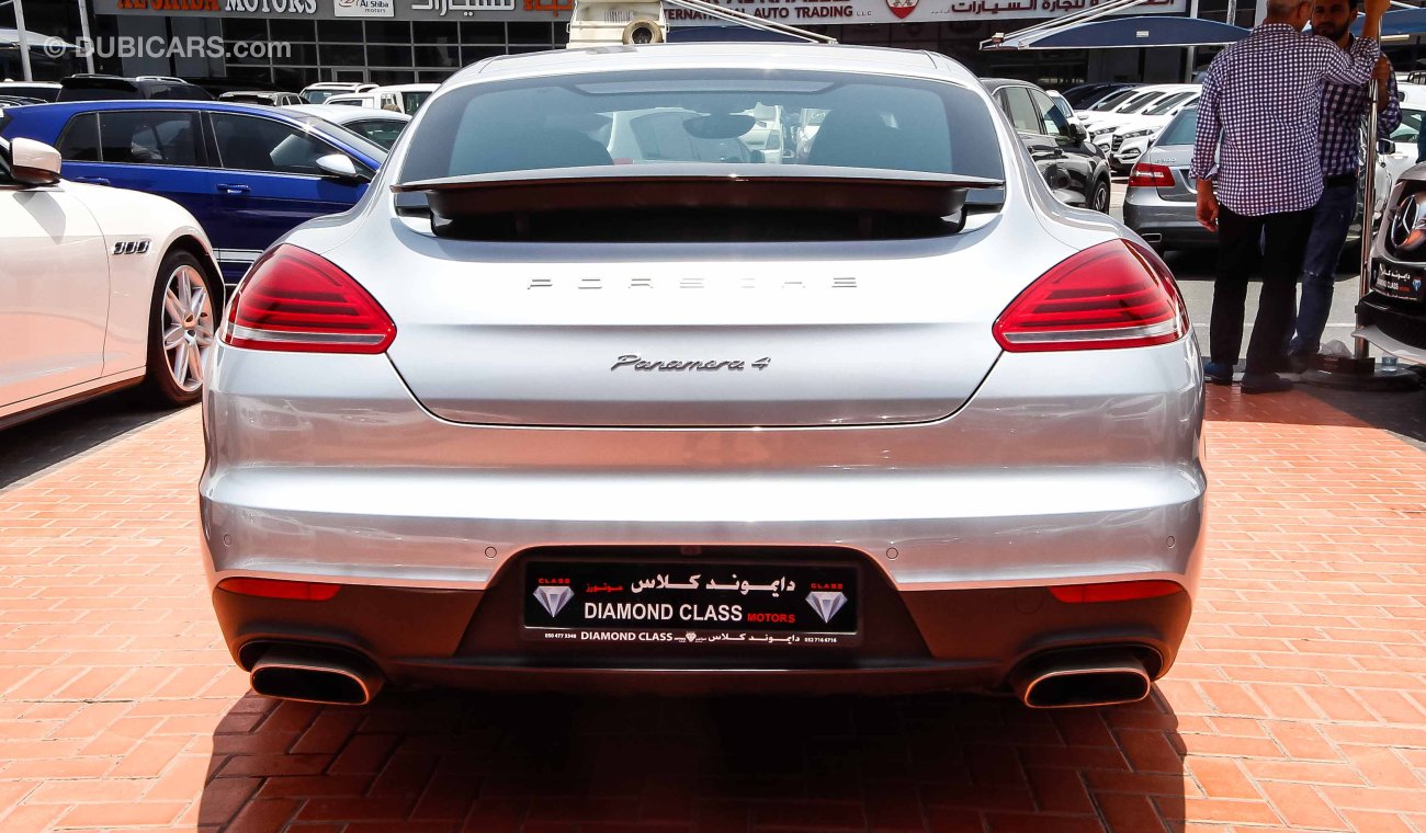 Porsche Panamera 4