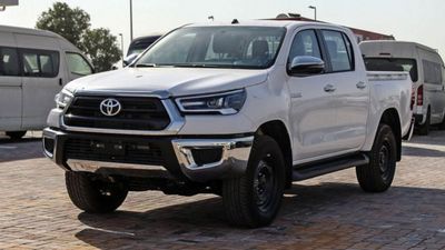Toyota Hilux DLX 2.4L HIGH SPECS TURBO DC M T