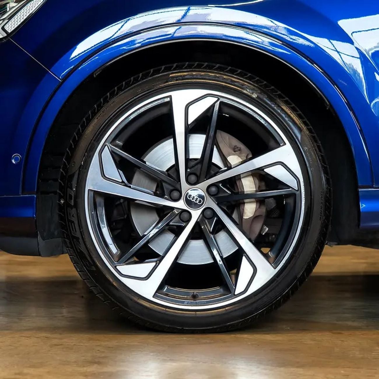 Audi Q7 55 TFSI quattro S Line 2.0L 3,065 P.M • 0% Downpayment • 55TFSI S-Line • Agency Warranty