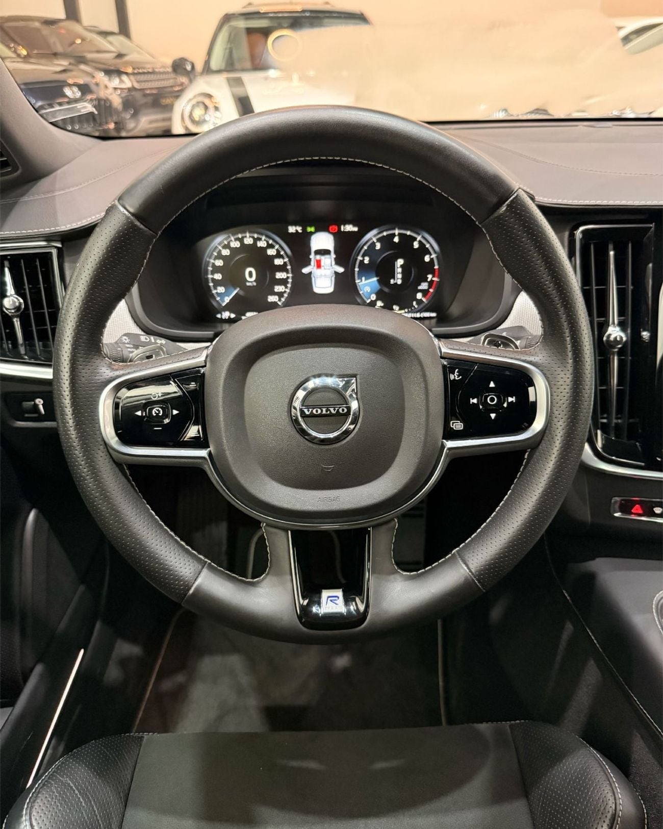 فولفو S90 R DESIGN