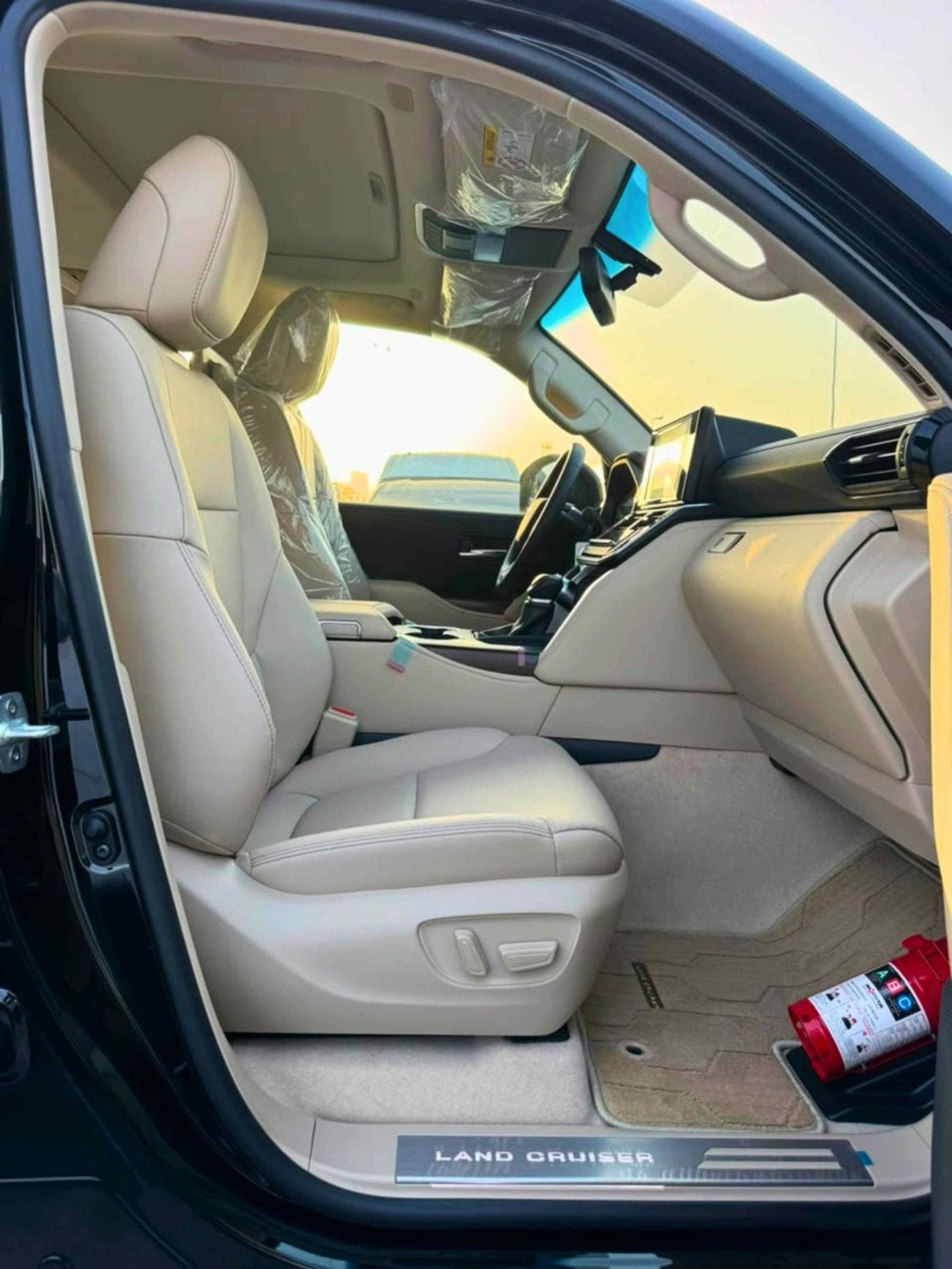تويوتا لاند كروزر GXR MID OPTION || 4.0L PETROL V6 | SUNROOF | LEATHER WITH PWR SEATS | REAR ENTERTAINMENT SCREEN (COD
