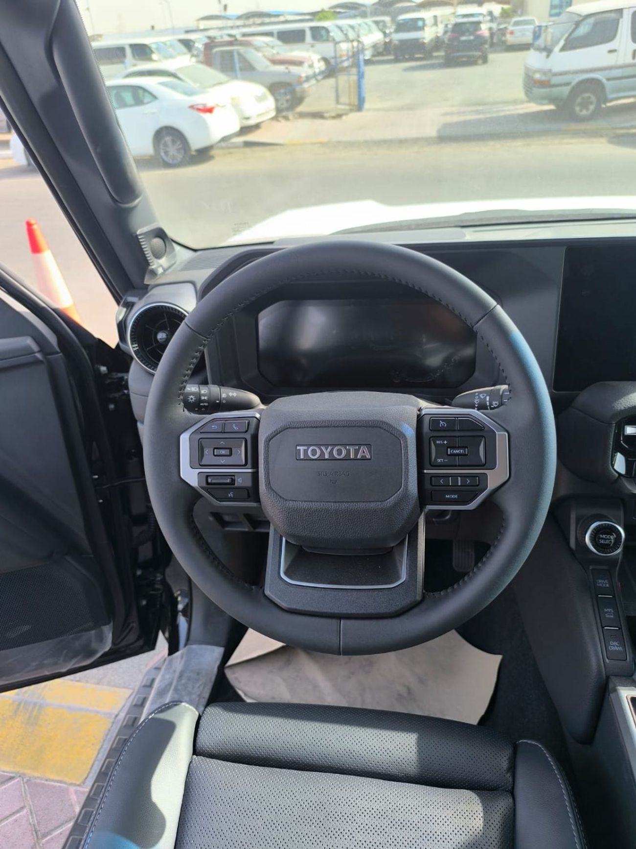 تويوتا برادو TOYOTA PRADO LUXURY 2.4L PETROL