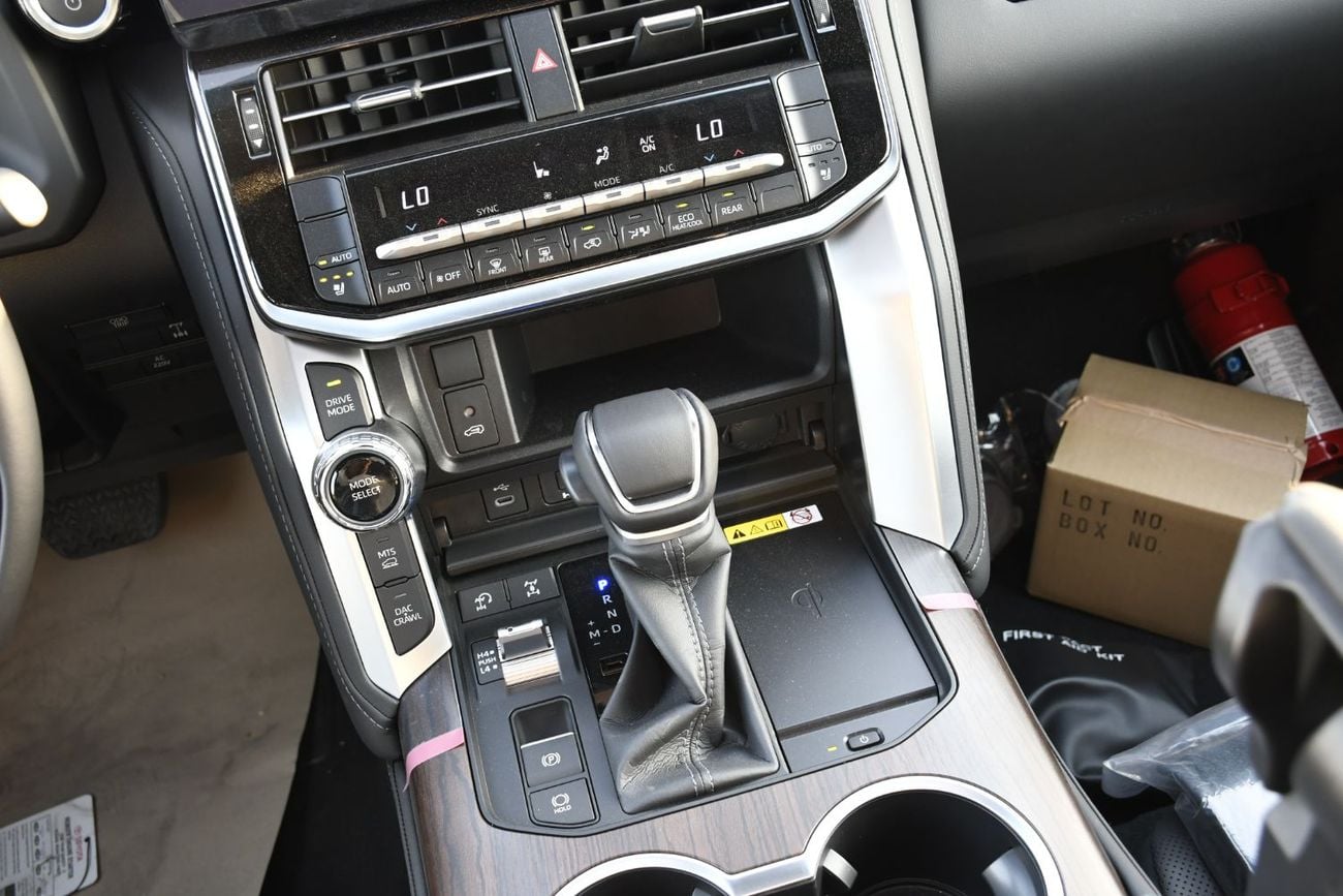 Toyota Land Cruiser GXR 3.5L HEV With Rader JBL ! Full Option