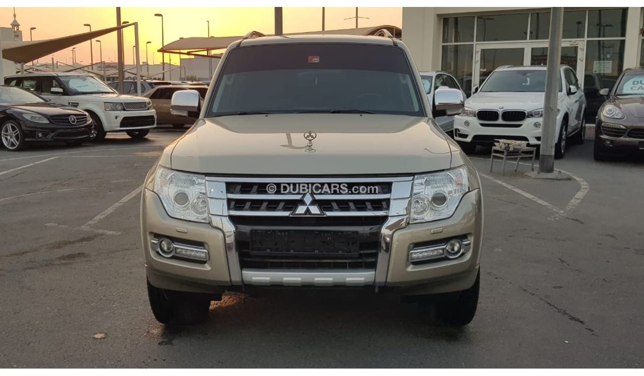 ميتسوبيشي باجيرو موديل 2017 خليجي حاله ممتازه من الداخل والخارج فل مواصفات كراسي جلد ومثبت سرعه وتحكم كهربي كامل ونظا