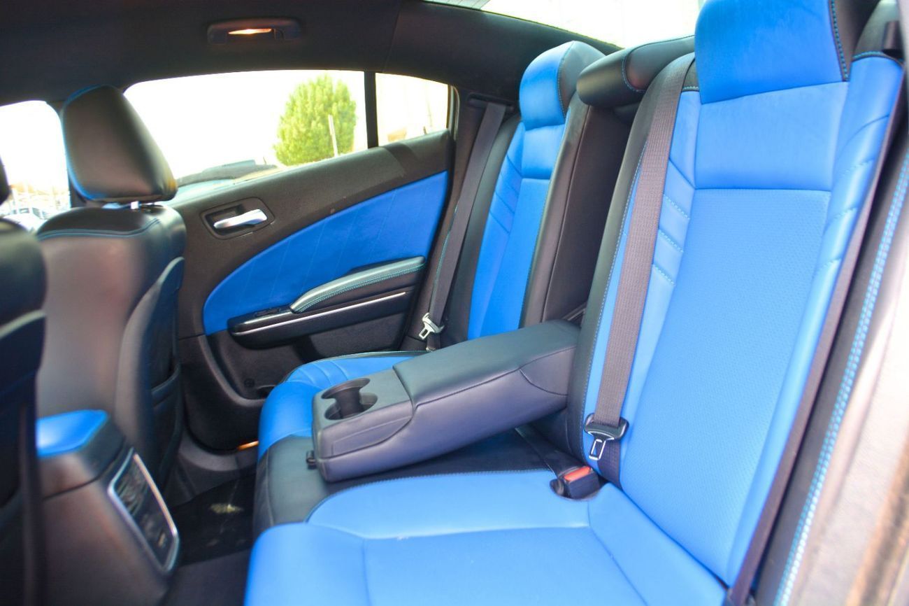 Dodge Charger GT 3.6L CHARGER WITH PADEL SHIFTERS AND BIG SCREEN