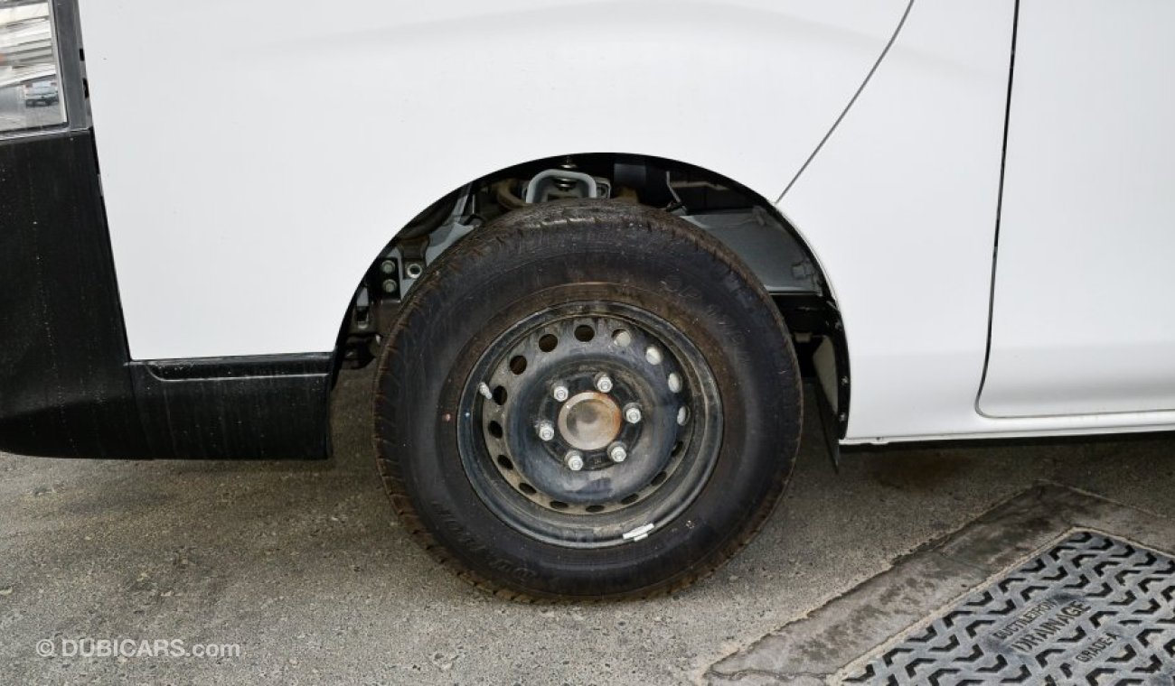 Nissan Urvan NV350 2.5L V4 M/T VAN 15″ wheels - grey interior