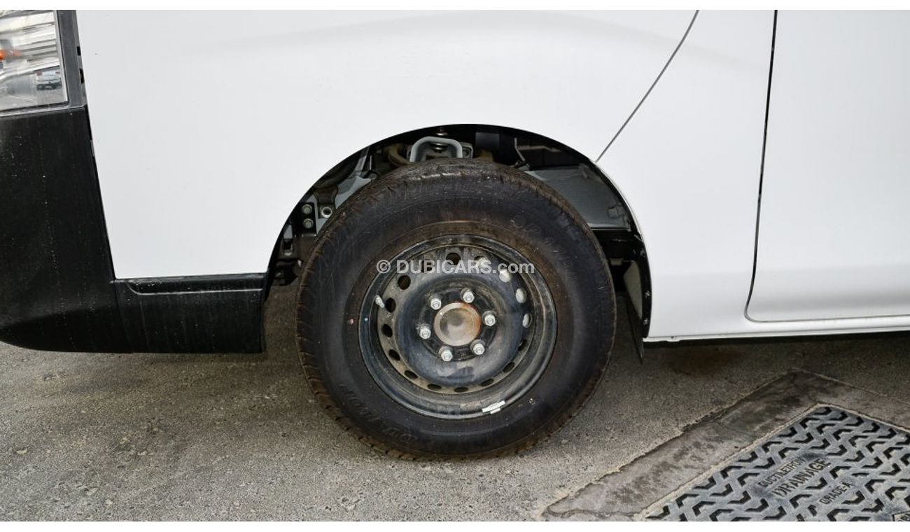 Nissan Urvan NV350 2.5L V4 M/T VAN 15″ wheels - grey interior