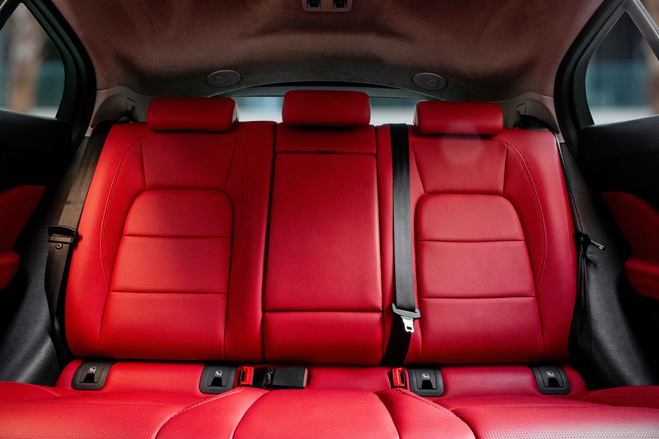 جاكوار ای بيس 2,546 P.M | 0% Downpayment | JAGUAR I-PACE SE | IMMACULATE!