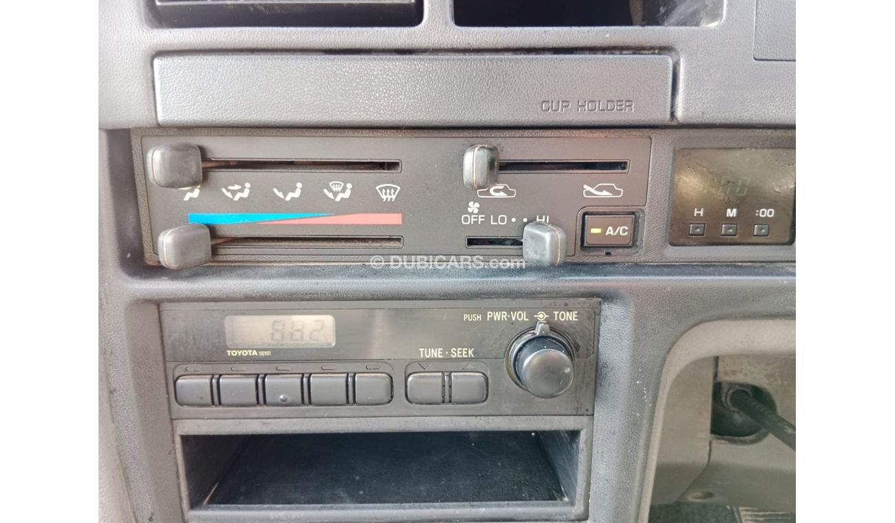 Toyota Hilux TOYOTA HILUX PICK UP RIGHT HAND DRIVE (PM1367)