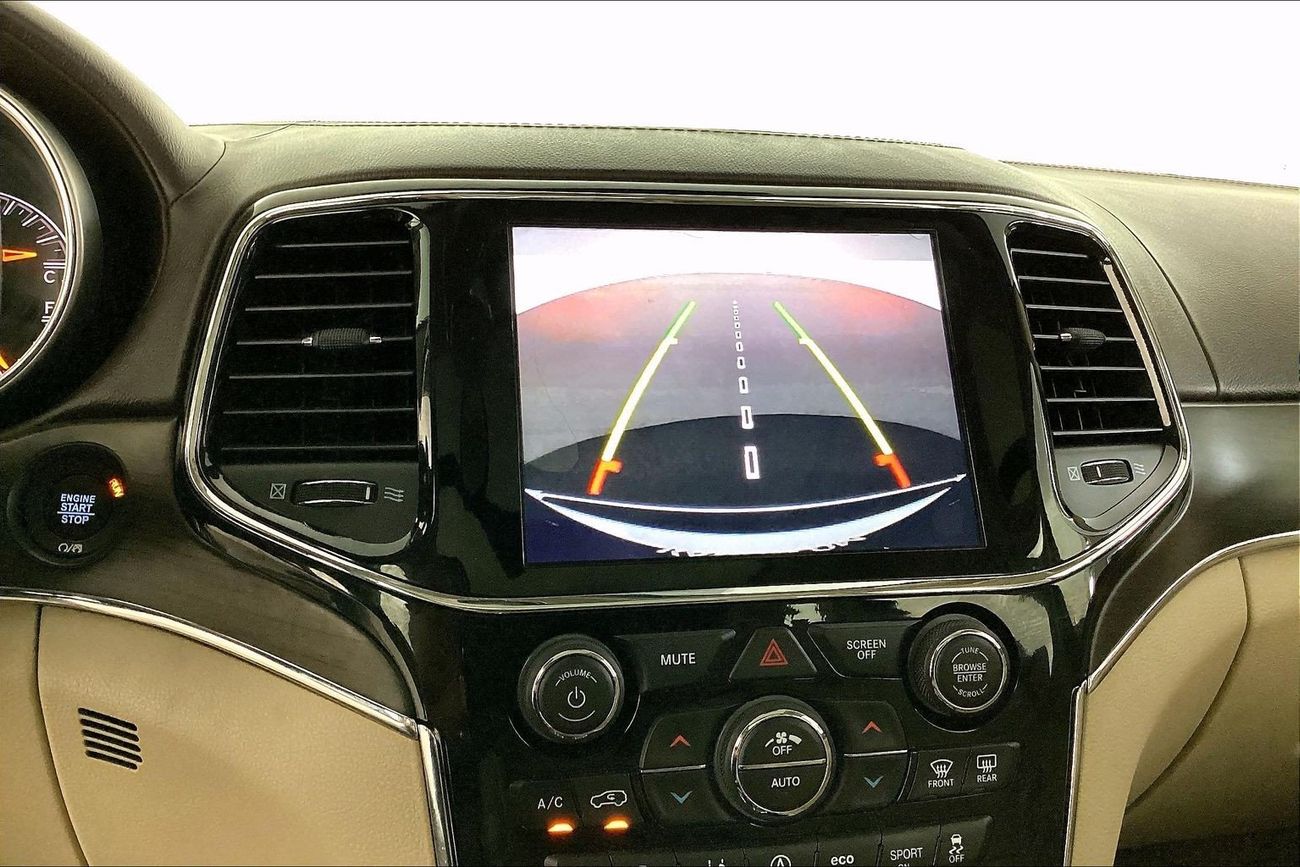 جيب جراند شيروكي Overland | National Day Celebration | شامل الضمان | 0 ﺪﻔﻋﺓ ﺃﻮﻟﻯ