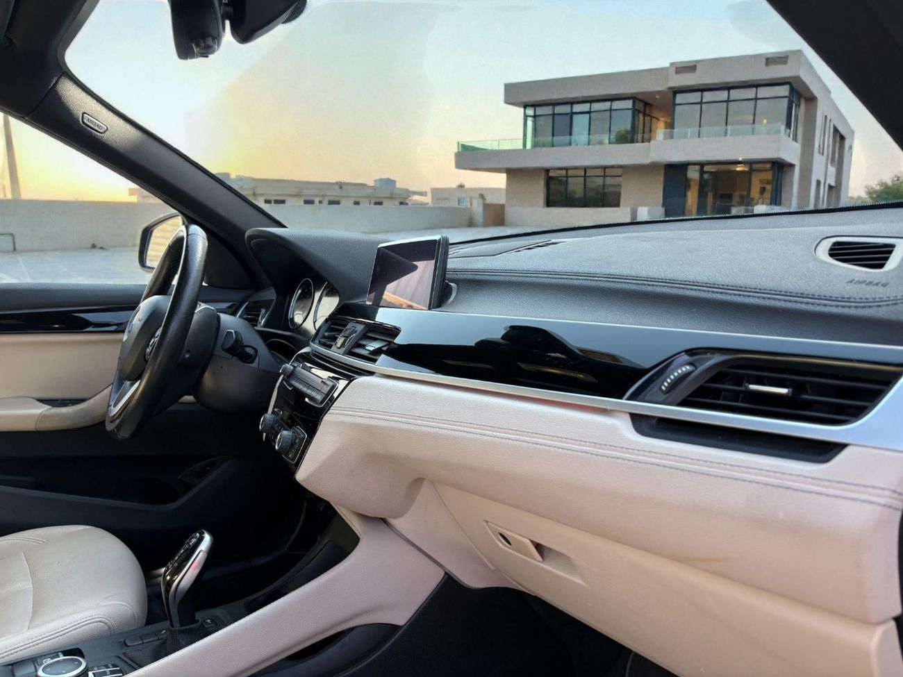 بي أم دبليو X1 SDRIVE28i 2.0L T A/T | 2022 | AED 1,110 per month