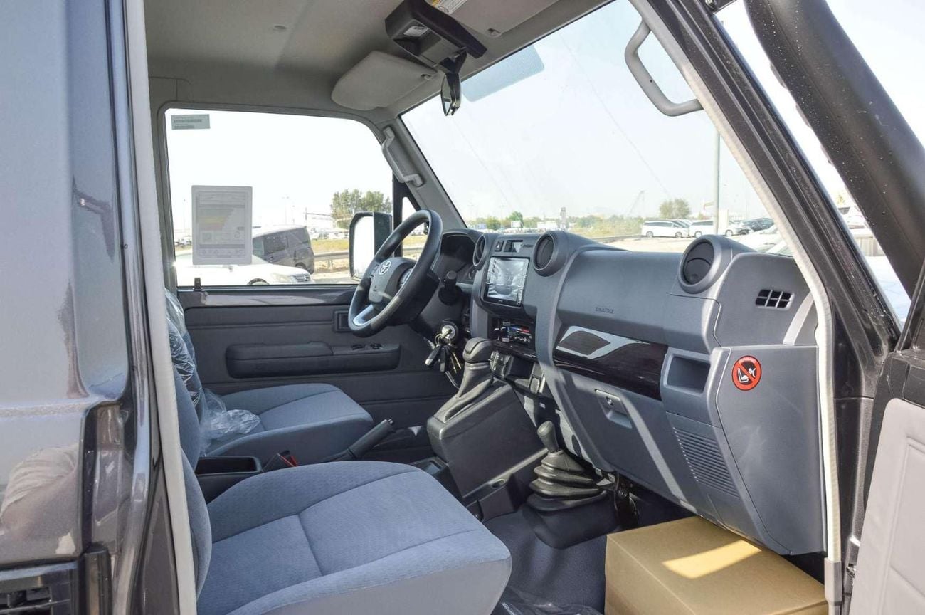 Toyota Land Cruiser Pickup 70 4.0L 4WD PETROL 2026