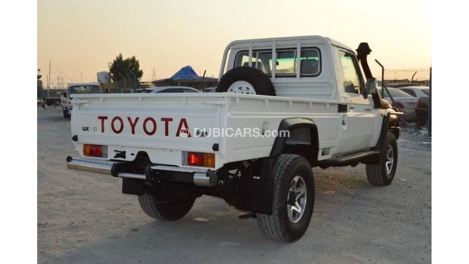 Used Toyota Land Cruiser Pick Up 2018 for sale in Dubai - 698342