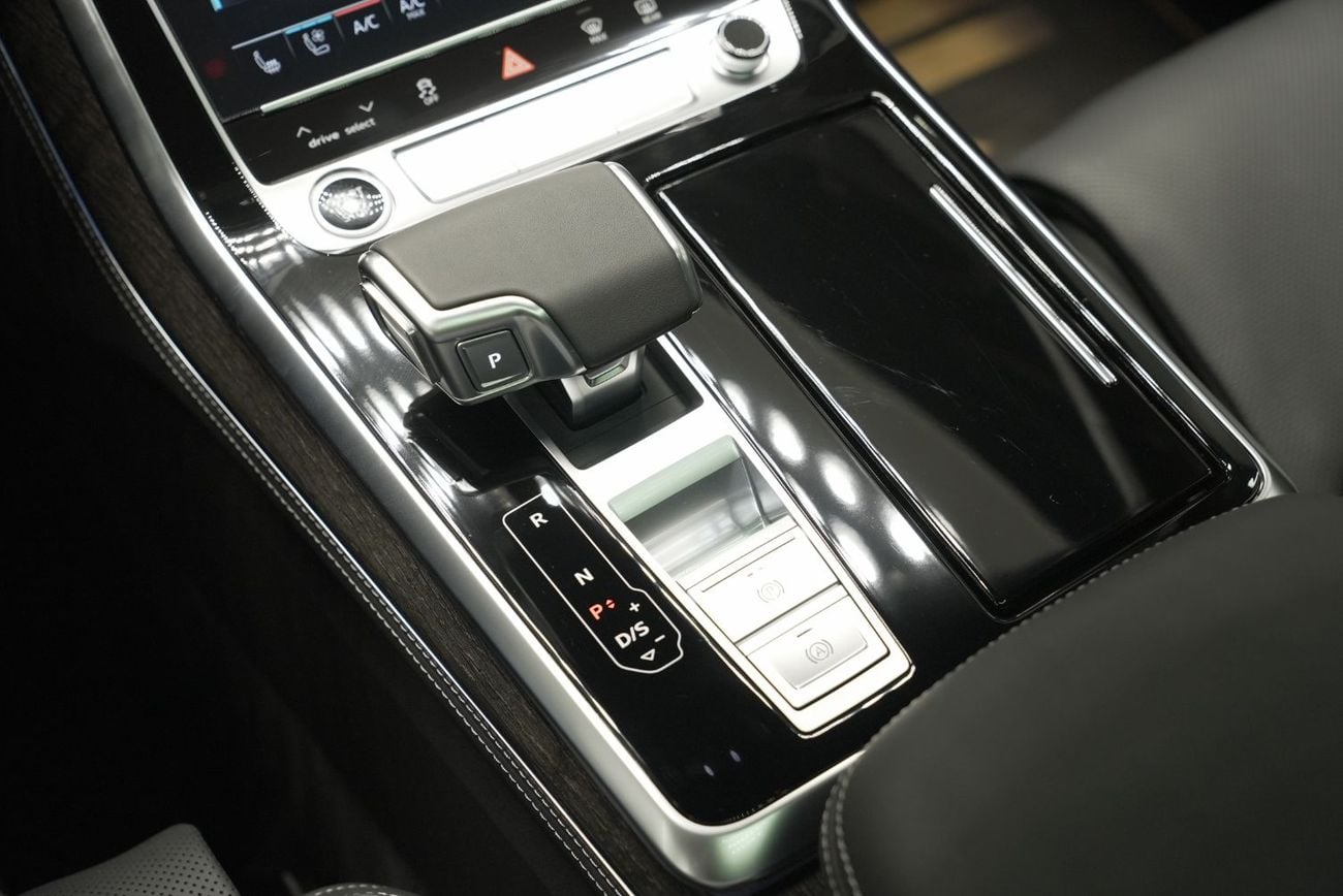 Audi Q8 etron AUDI Q8 S-LINE SPORT 2025 NEW