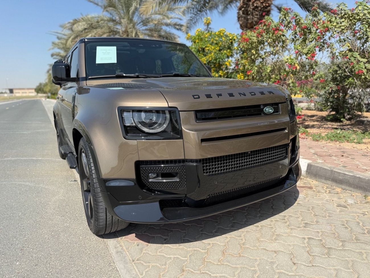 Land Rover Defender P400 110 SE 3.0L (5 Seater)