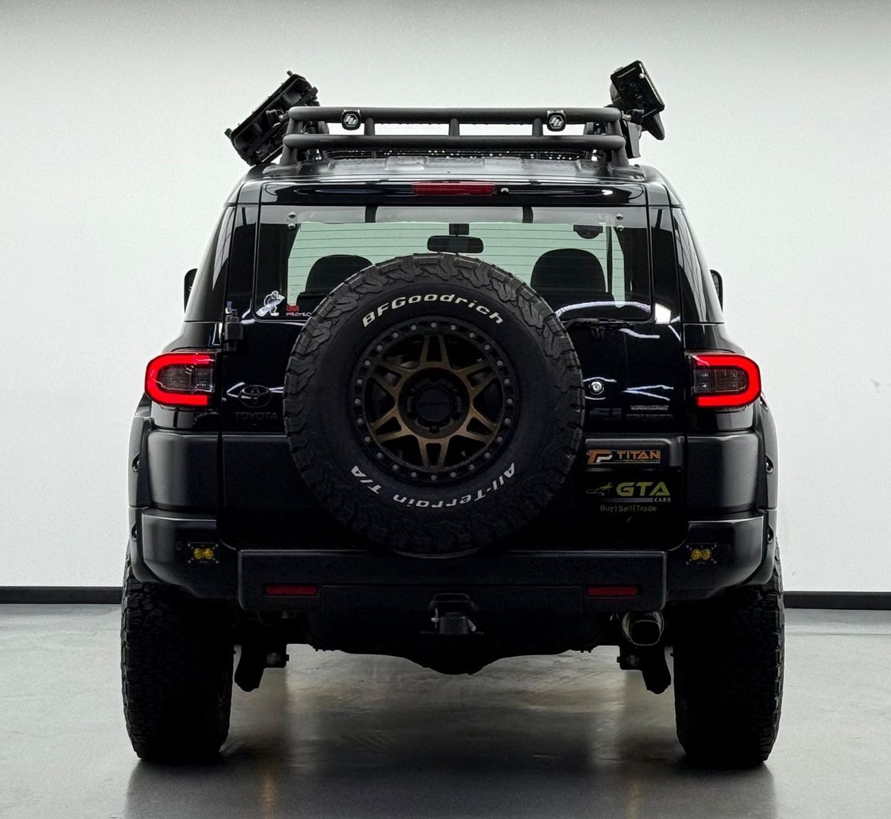 Toyota FJ Cruiser 2015 Toyota FJ Cruiser GXR Titan Upgraded, Full Toyota Service History, Excellent Condition, GCC