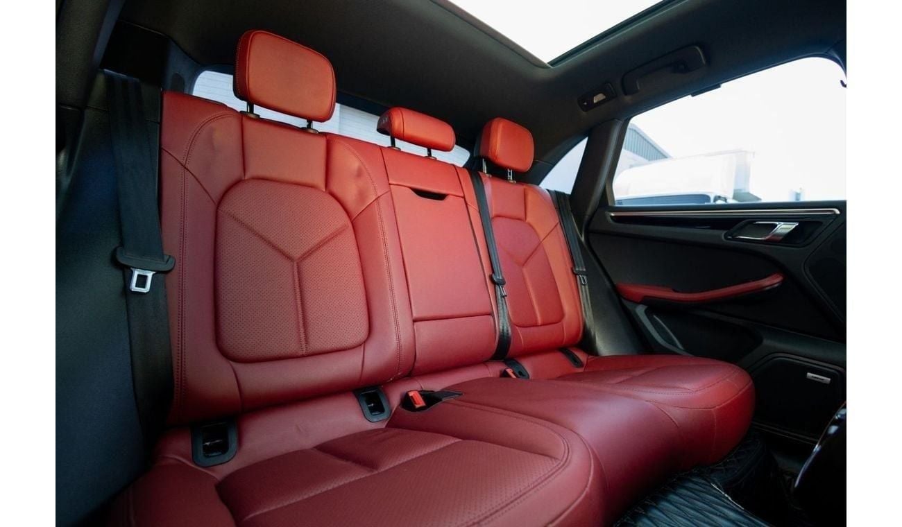 بورش ماكان Std 2.0L (252 HP) Porsche Macan 2023 GCC under Agency Warranty and Service Contract with Flexible Do