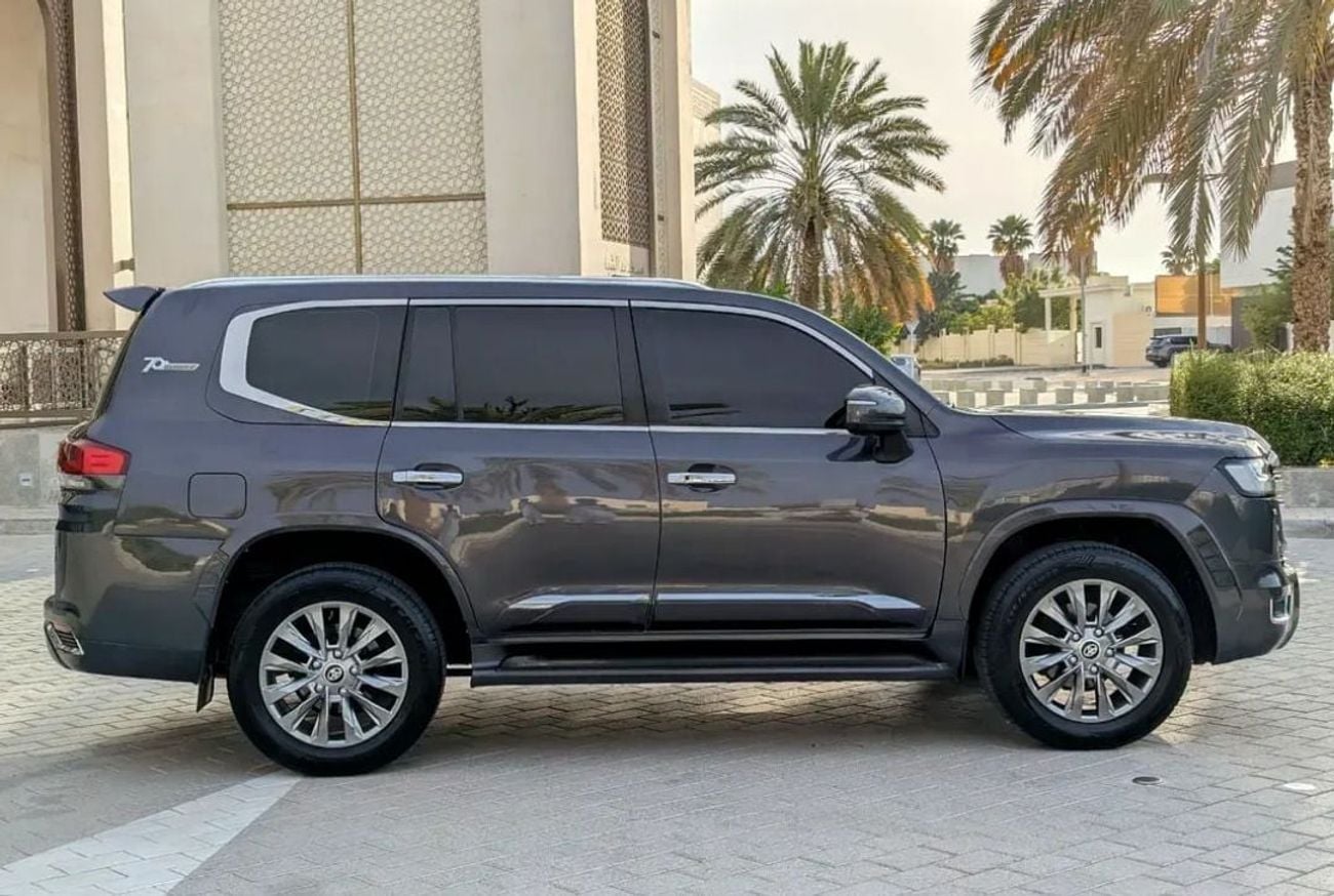 Toyota Land Cruiser GXR Toyota landcruise 2013Model GXR Facelifted 2025 4.0L V6 petrol Engine Colour Black push start Transm