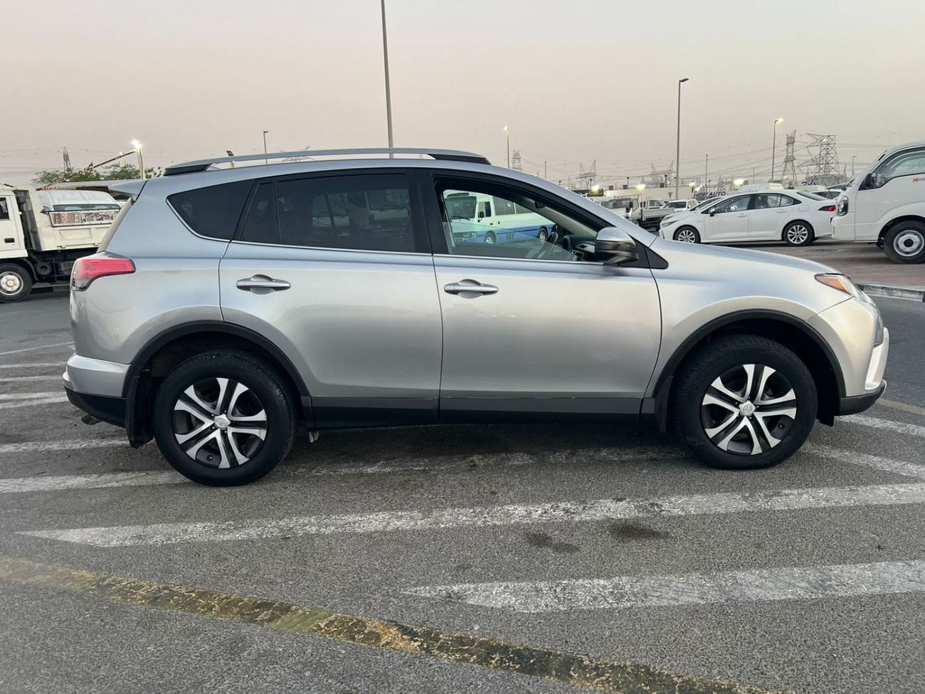 تويوتا راف ٤ 2017 Toyota Rav4 LE 2.5L V4 Mid Option - 4x4 AWD - Leather Seats -