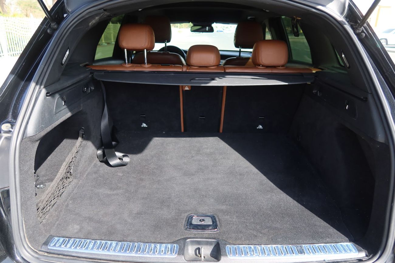 مرسيدس بنز GLC 250 4MATIC 2.0L