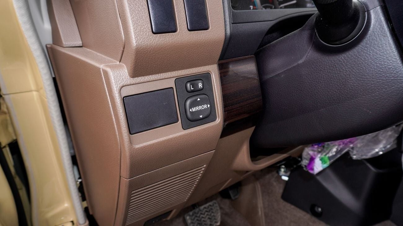 Toyota Land Cruiser 70 LX 4.0 L V6