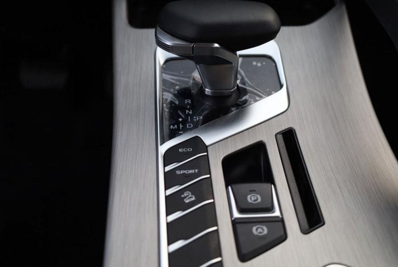 Geely Coolray GEELY_COOLRAY_2023_1.5L_RED_GRAY