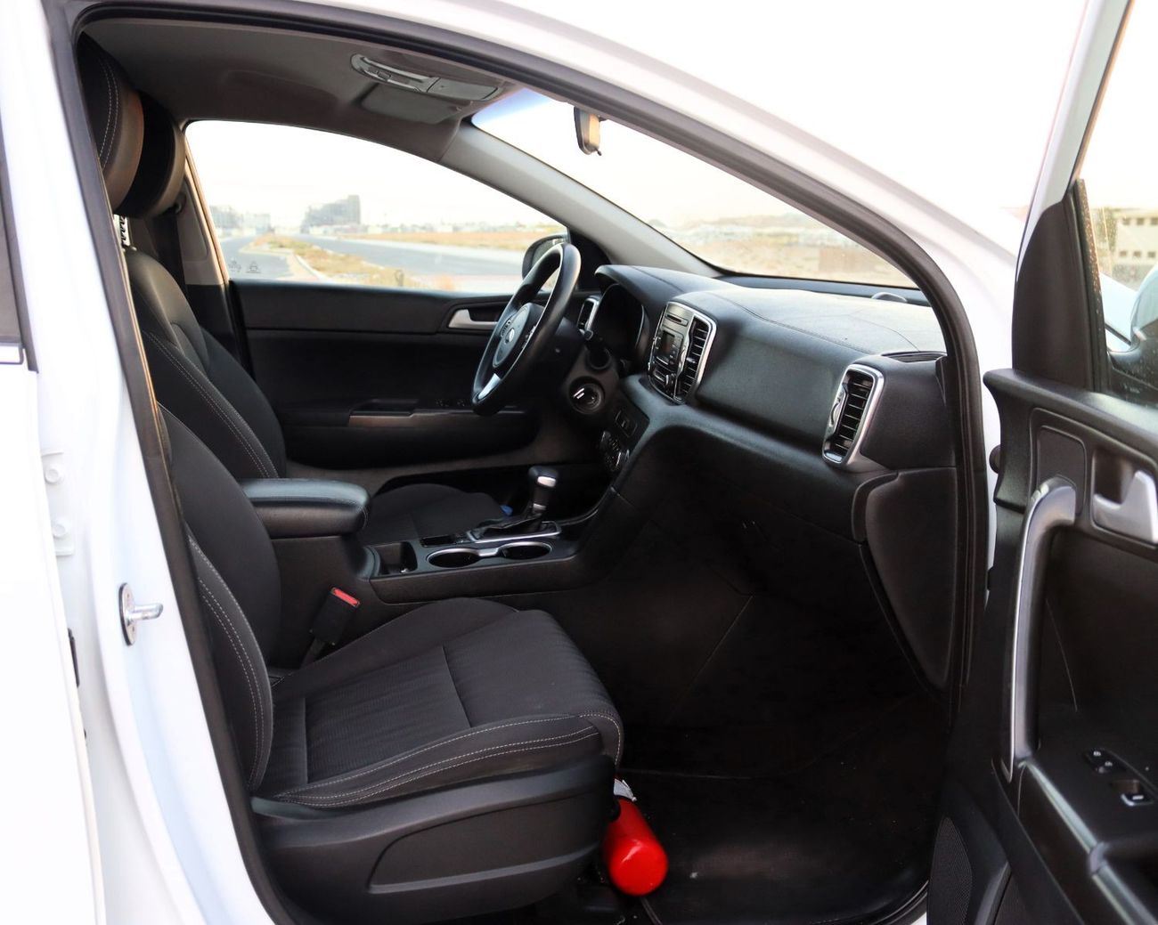 كيا سبورتيج Base خالية من الحوادث - خليجي - مكينة 2.0  - بحالة الوكالة من الداخل والخارج