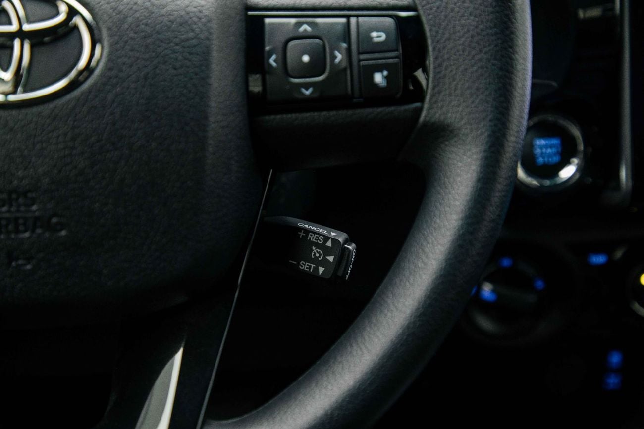 تويوتا هيلوكس Adventure 4.0L - Platinum White Inside MLM Black | Export Only