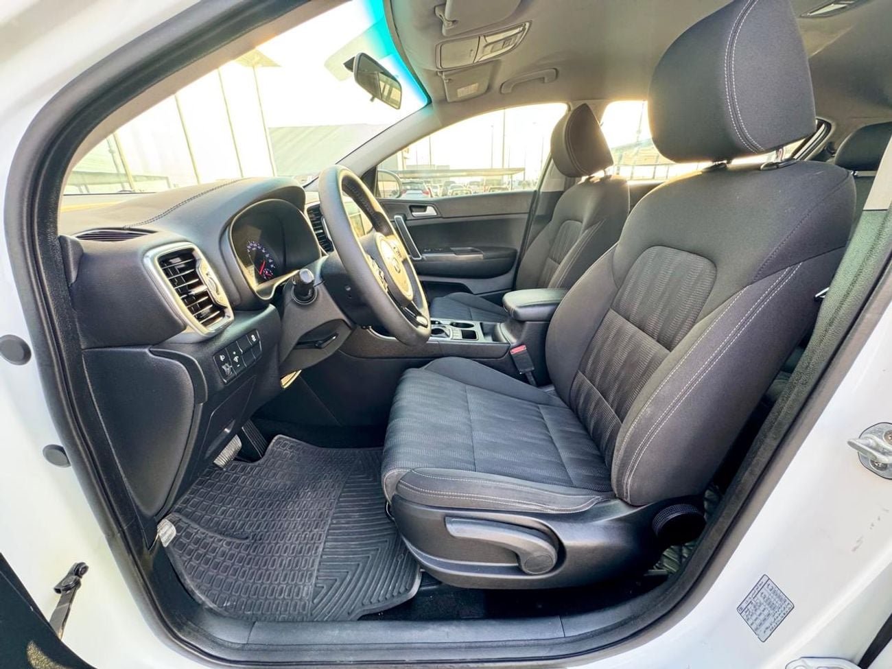 Kia Sportage EX 880X36 /-Monthly l GCC l 2.0 l Cruise, Camera, GPS l Accident Free
