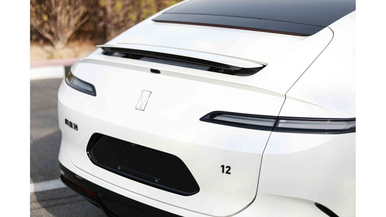 Avatr 12 2024 AVATR 12 PERFORMANCE VERS - White inside PURPLE WHITE | Export Only