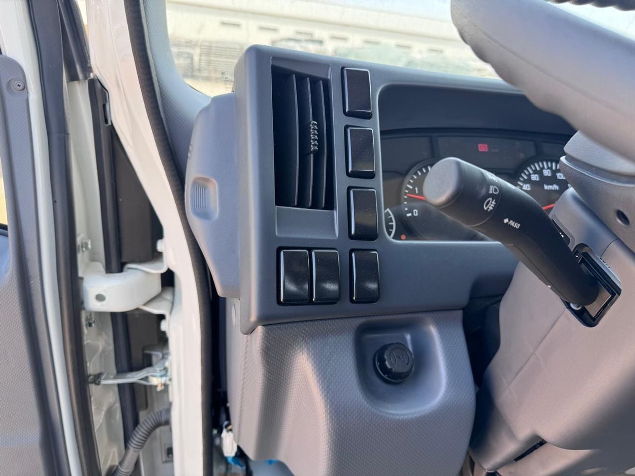 إيسوزو NPR ISUZU NPR85H22 Cab Chassis Truck 2024