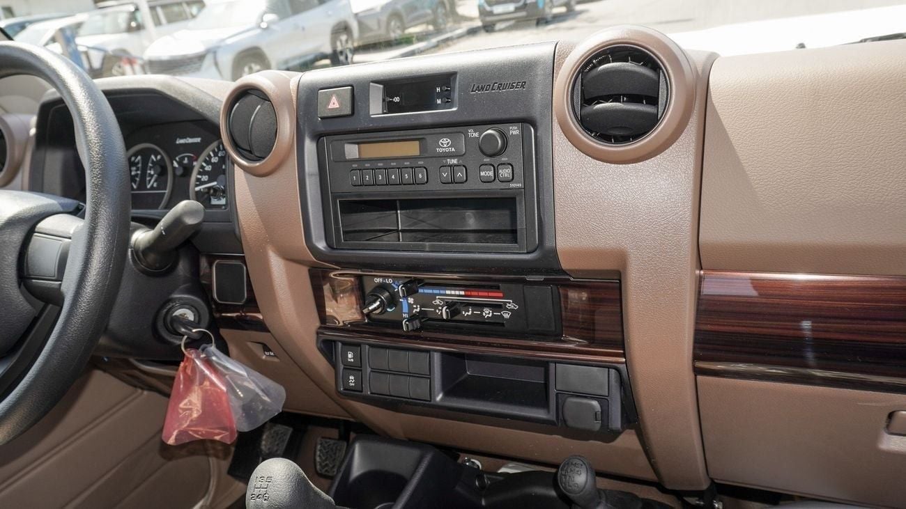 Toyota Land Cruiser Pick Up PICKUP LC79 S/C DIESEL 2.8L M/T Basic Option , 2025 Model