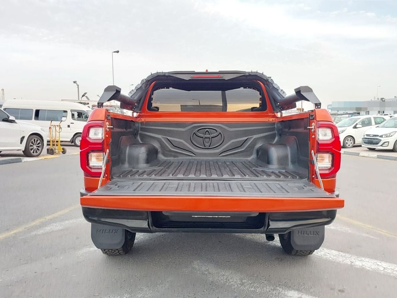 Toyota Hilux TOYOTA HILUX PICKUP RHD 2022 MODEL 2.8 L DIESEL AUTOMATIC(PM18048)