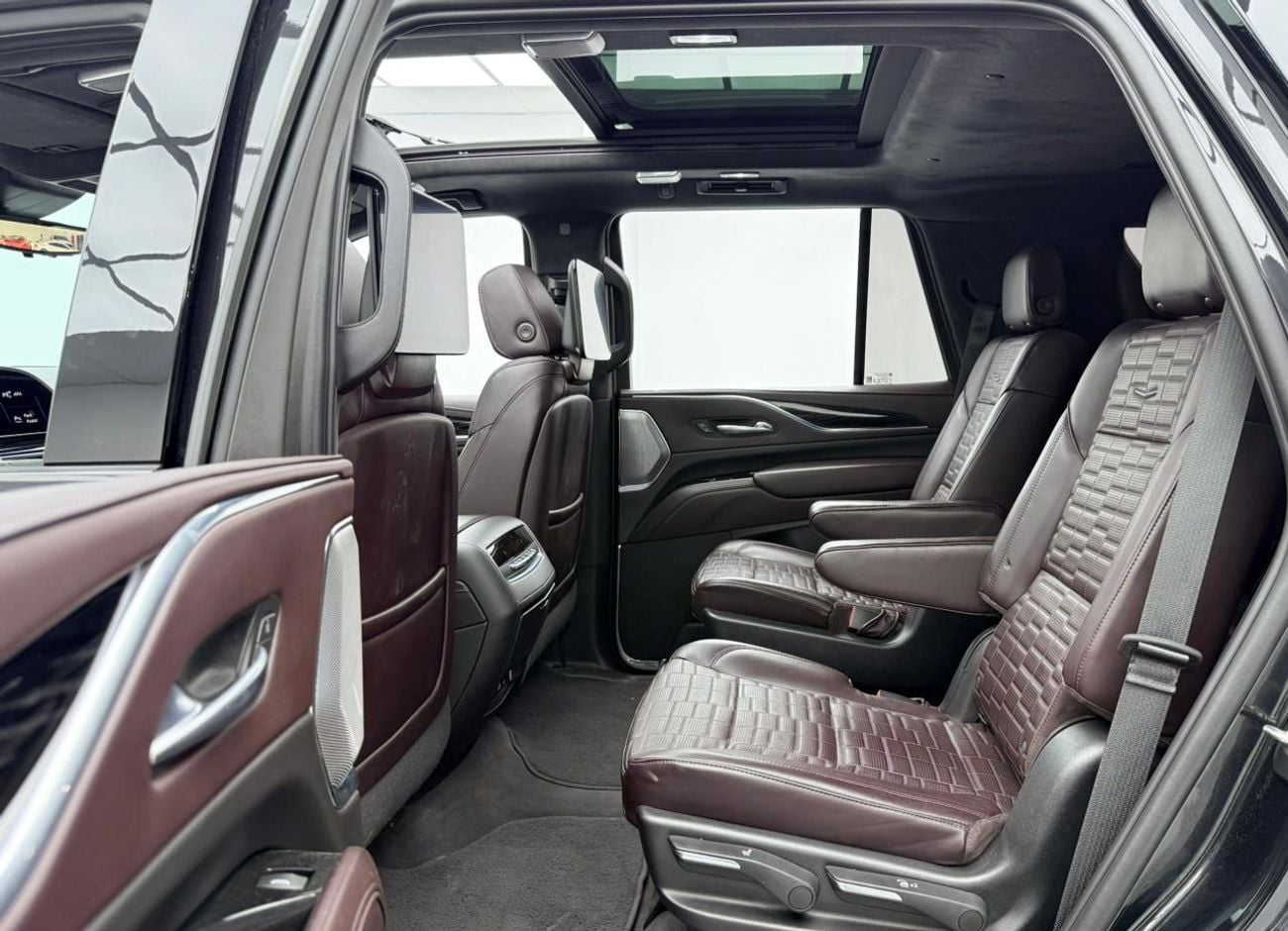 كاديلاك إسكالاد Escalade-V 6.2L 2023 Cadillac Escalade V, 2027 Cadillac Warranty, 2028 Cadillac Service Pack, GCC