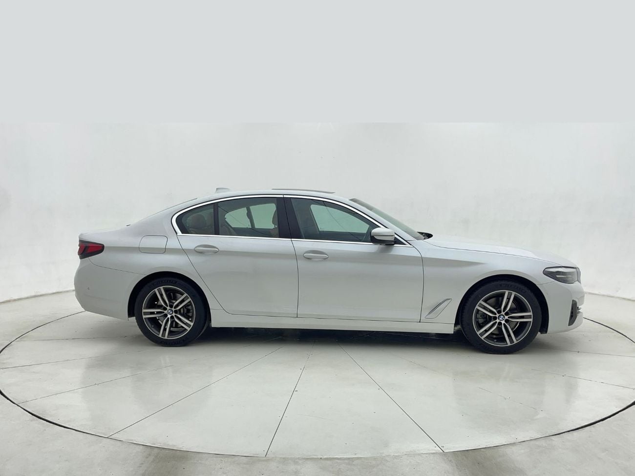 بي أم دبليو 520i 2L 2023 | 0 DP | 1854/Month | 30 Day Return | Service History