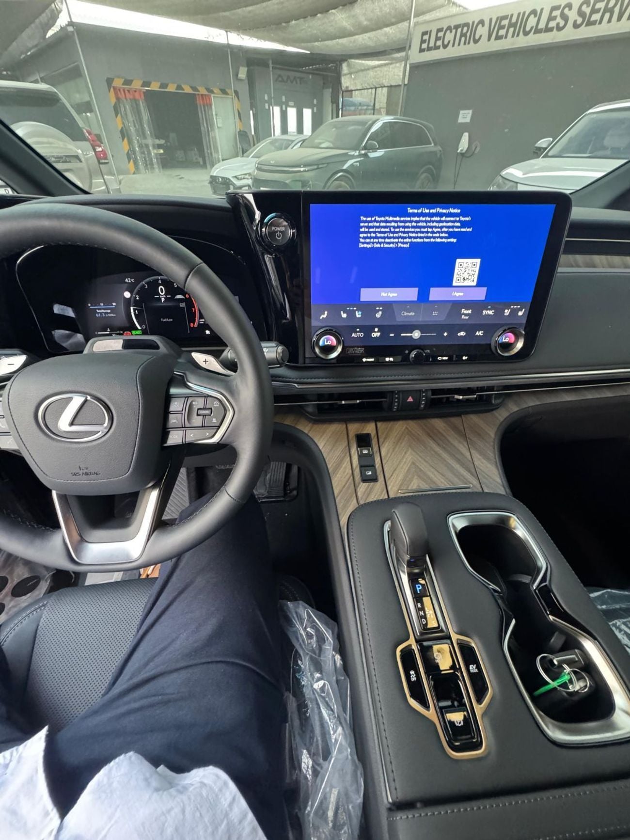 Lexus LM 350h VIP 4 SEATER