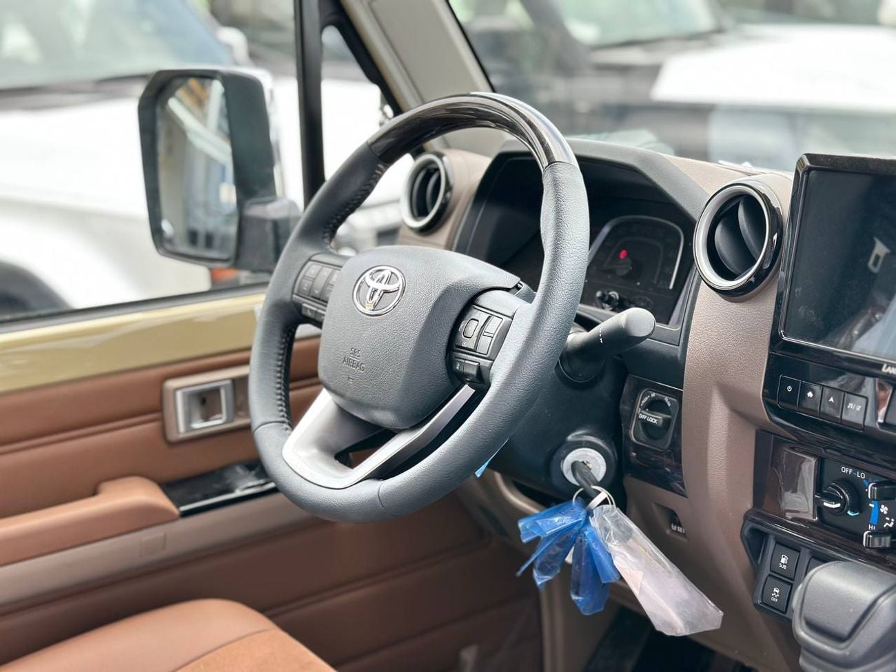 تويوتا لاند كروزر بيك آب S/C LC79 4.0 A/T PTR // 2026 // كاملة المواصفات مع رادار، صندوق تبريد، قفل تفاضلي، مشغل DVD وكاميرا