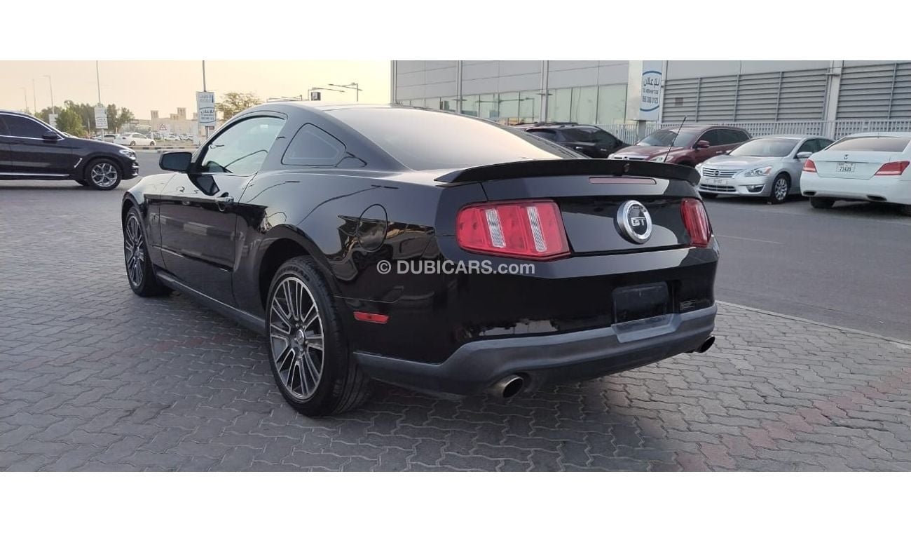 Ford Mustang FORD MUSTANG 2010 GCC V8