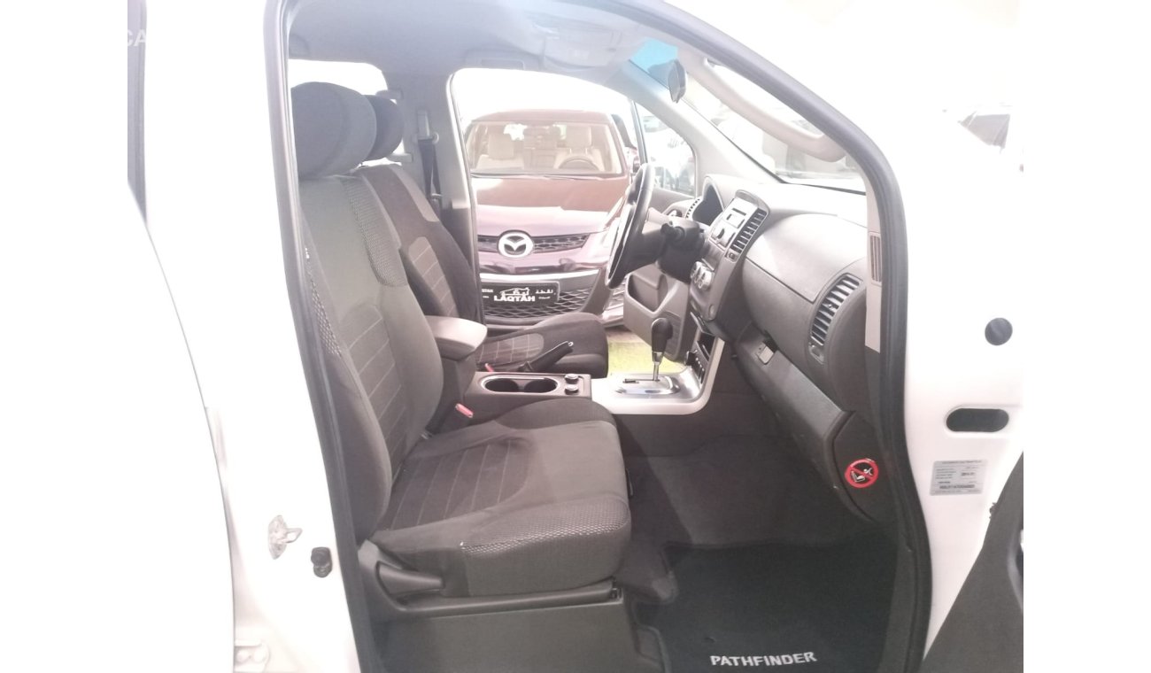 Nissan Pathfinder 2014 model gulf without accidents Forel wheels in excellent condition