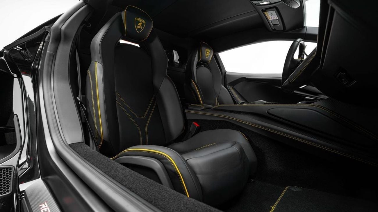 لامبورغيني ريفويلتو - 2025 - GCC Specs - Under 5-Year Warranty and Service Contract