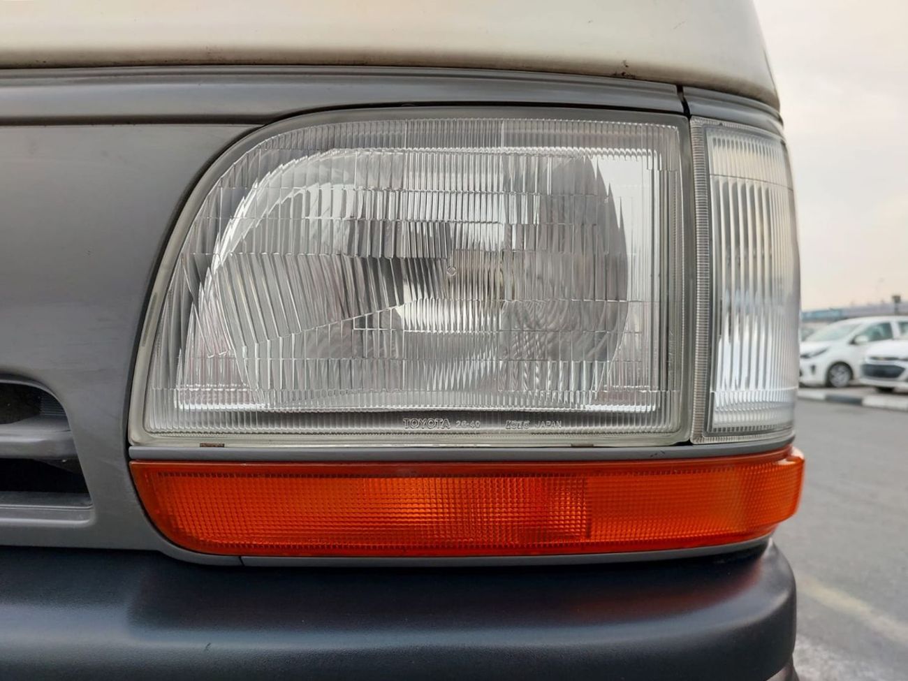 Toyota Hiace TOYOTA HIACE VAN RHD 1994  MODEL 2.7 L DIESEL AUTOMATIC(PM01681)