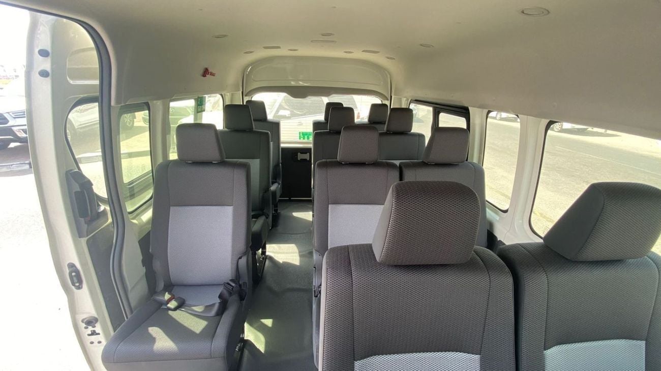 Toyota Hiace TOYOTA HIACE 2.8 DIESEL DX MANUAL TRANSMISSION