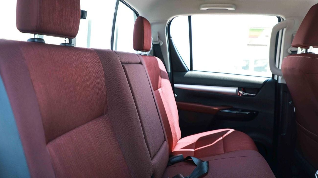 تويوتا هيلوكس 2.7L VVT‑i inline‑4 petrol (2TR‑FE), 4 door. 5 seats