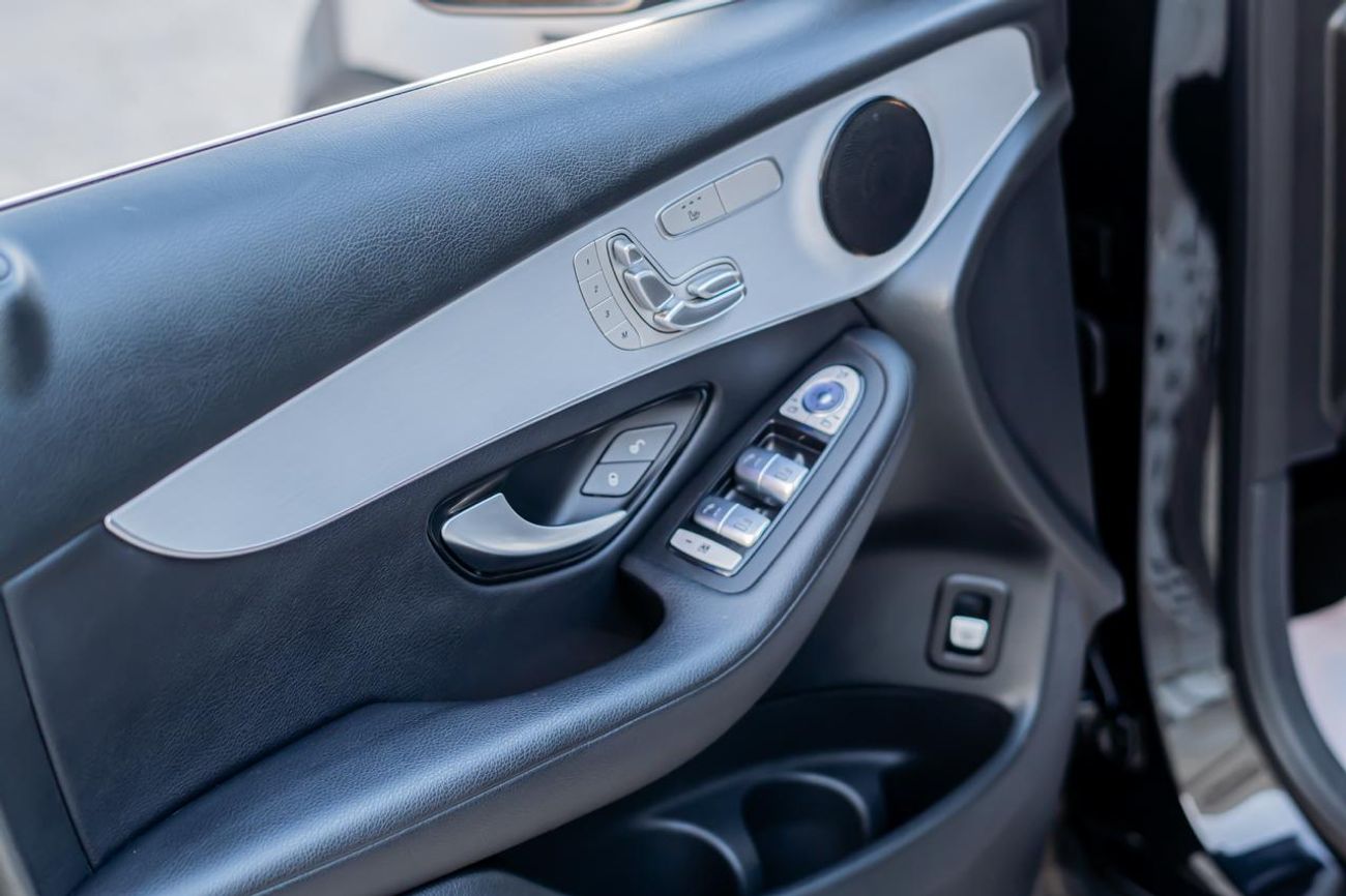 مرسيدس بنز GLC 300 Std 2.0L