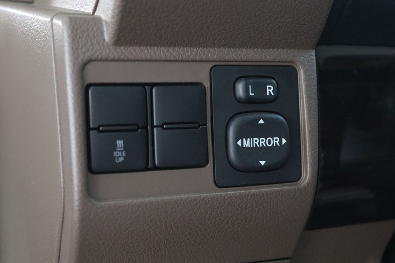 Toyota Land Cruiser 70 2.8 DIESEL MANUAL TRANSMISSION DIFF LOCK **التصدير فقط خارج الخليج*****EXPORT ONLY**