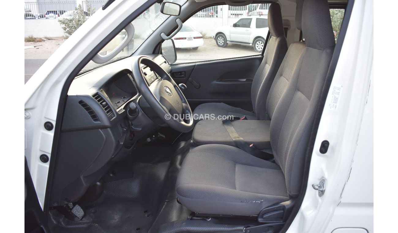 Used TOYOTA HIACE 2015 (6 SEATER)(HALF PASSENGER HALF CARGO) 2015 for