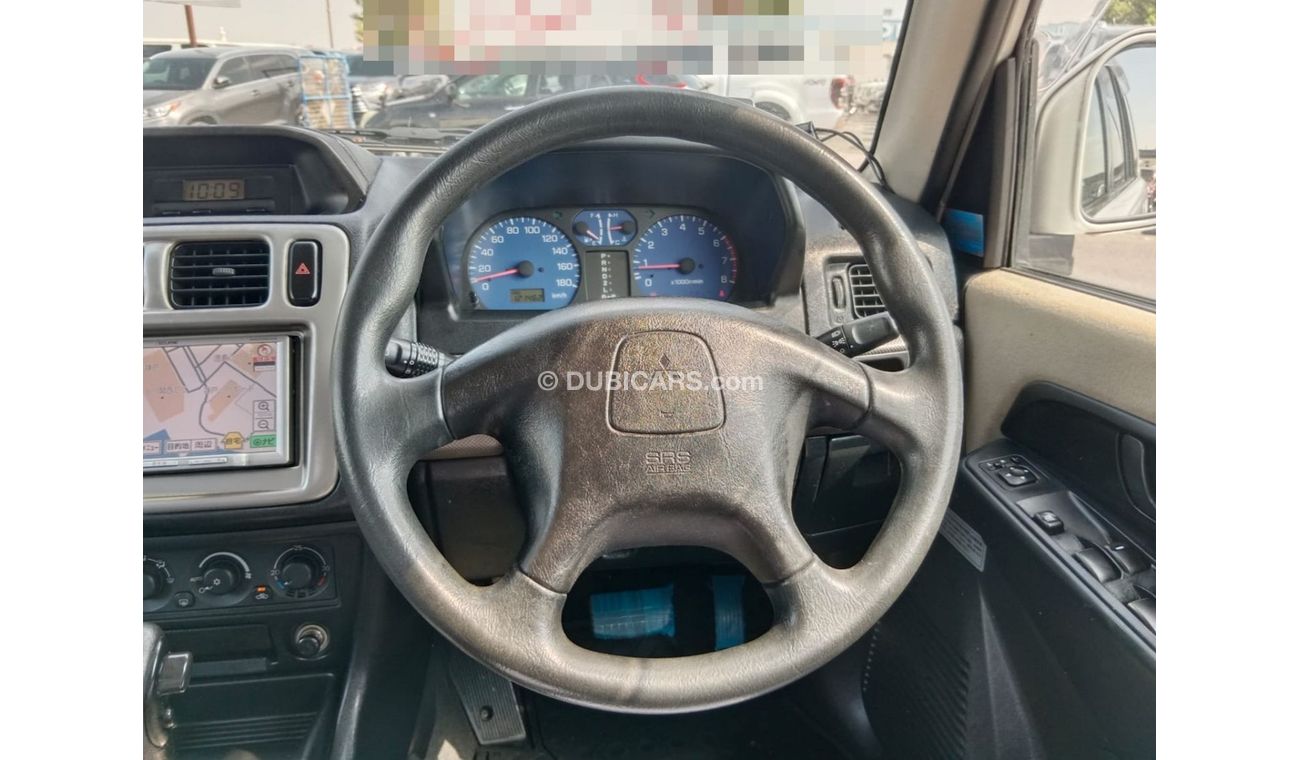 Mitsubishi Pajero MITSUBISHI PAJERO RIGHT HAND DRIVE(PM02873)