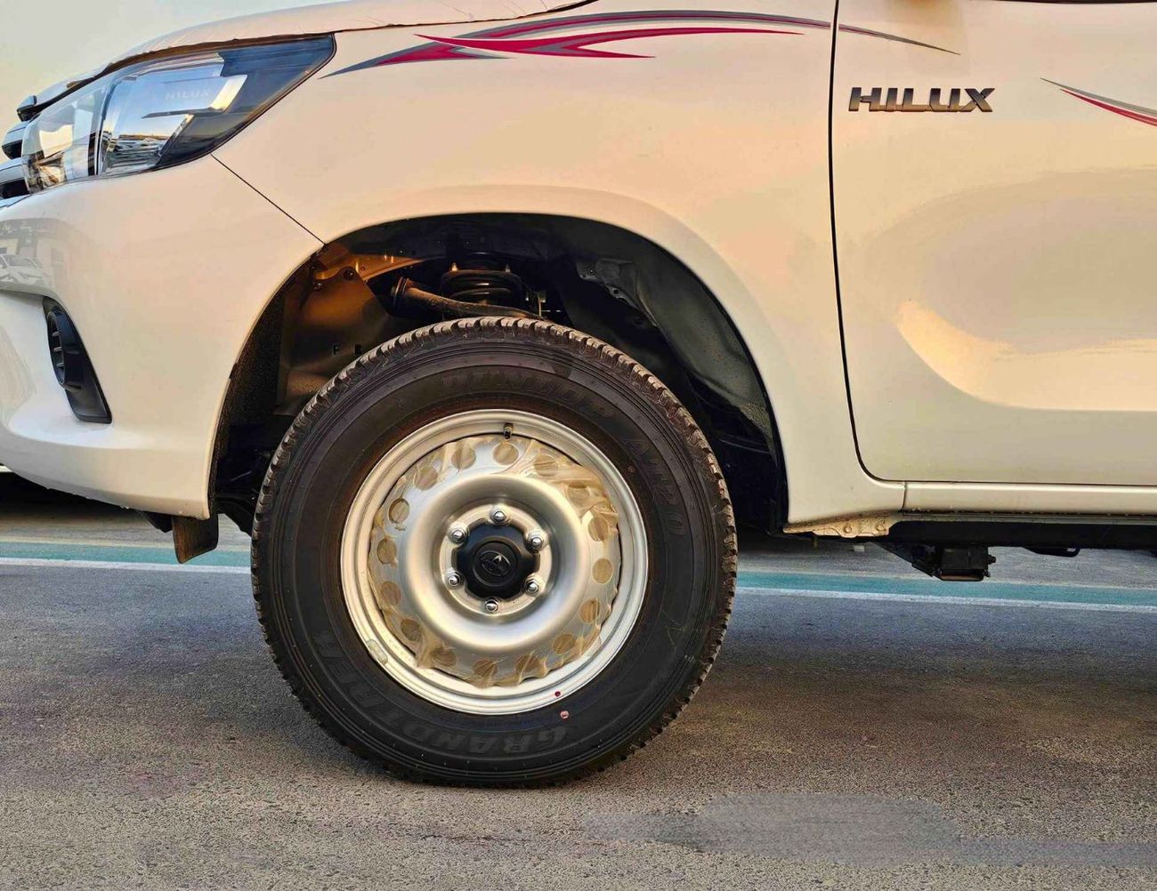 Toyota Hilux NARROW BODY/DOUBLE CABIN /2.4L DIESEL/2 AIR BAG, KEYLESS ENTRY, POWER WINDOWS/ (CODE # HD)