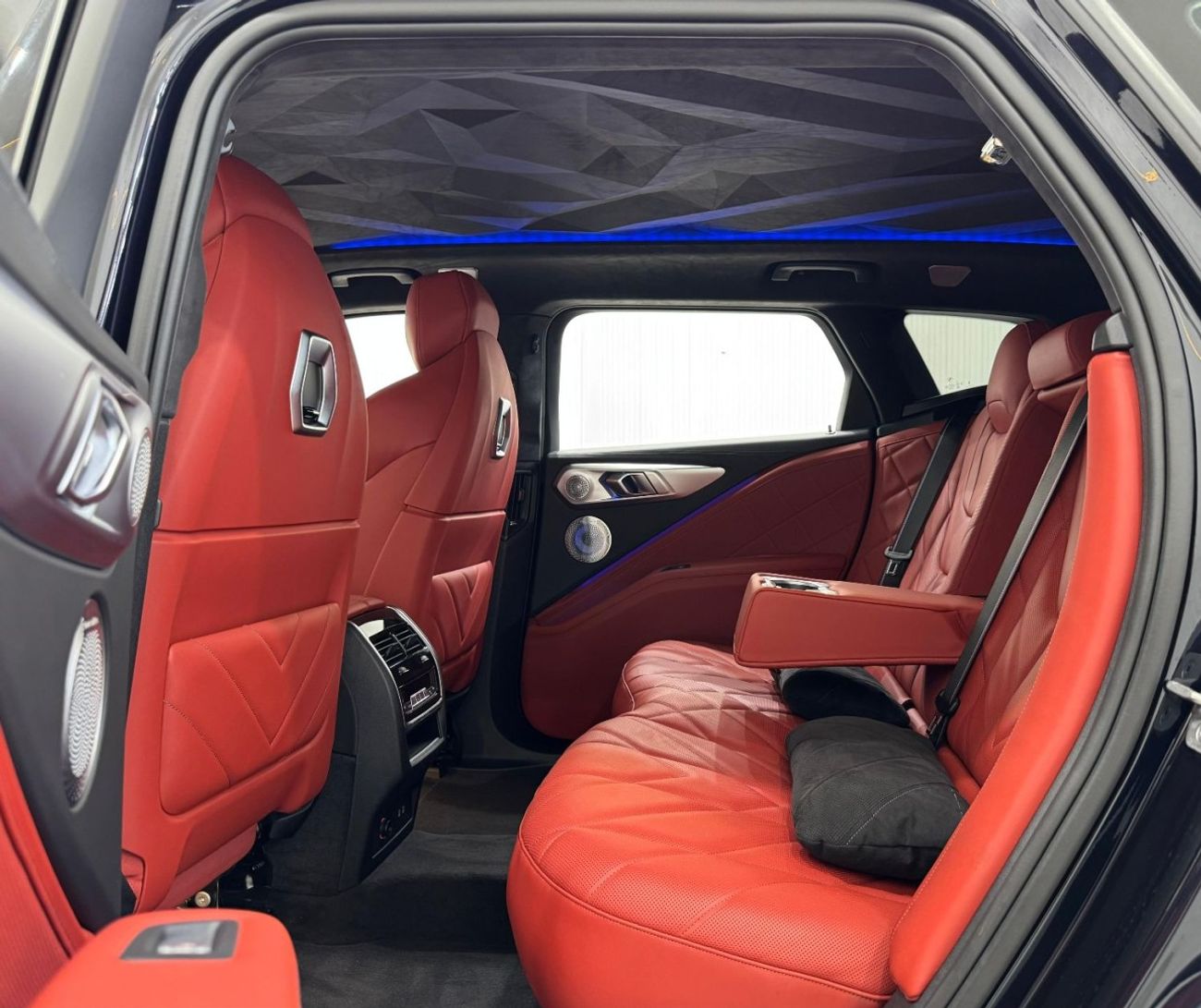 BMW XM 2023 BMW XM, BMW Warranty + Service Pack, Carbon Fiber Package, Very Low Kms, GCC