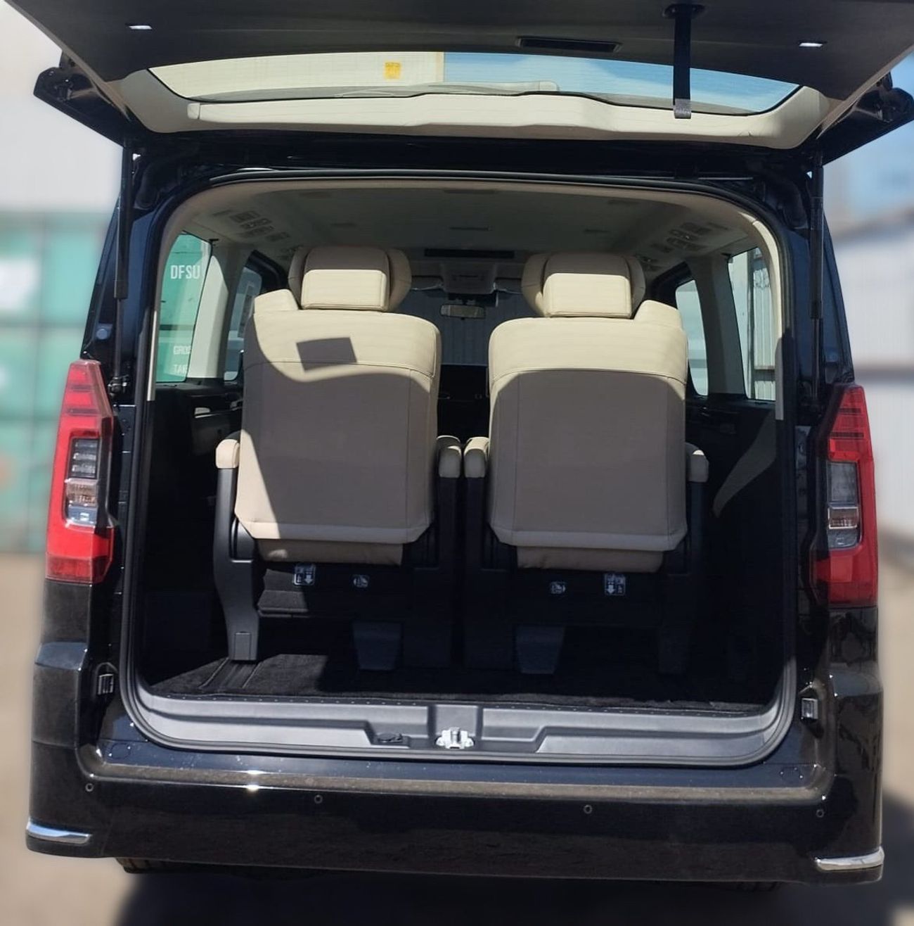 تويوتا جرافينا 2026 Toyota Granvia Premium 6-Seater 3.5L V6 Petrol with Radar